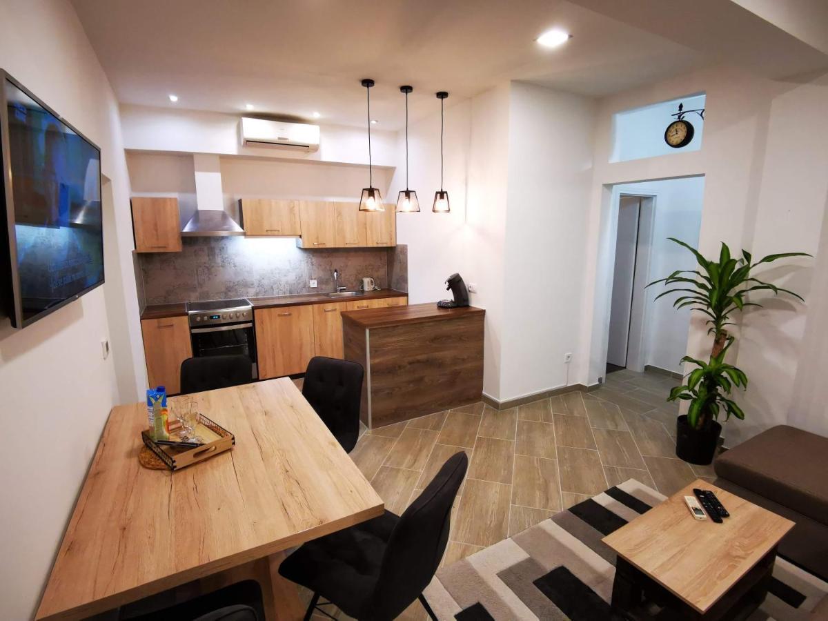 Dante Apartment