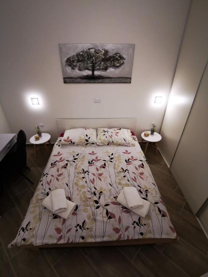 Dante Apartment